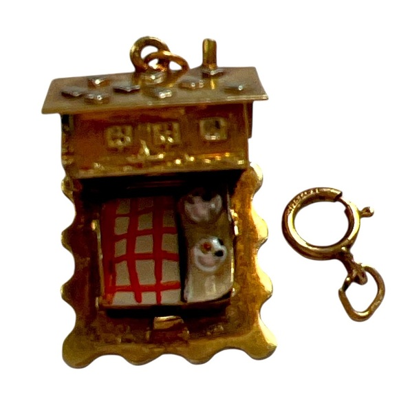 Vintage 18k Yellow 1970s Gold Movable Cottage Cabin Charm swiss chalet Pendant - Picture 1 of 14